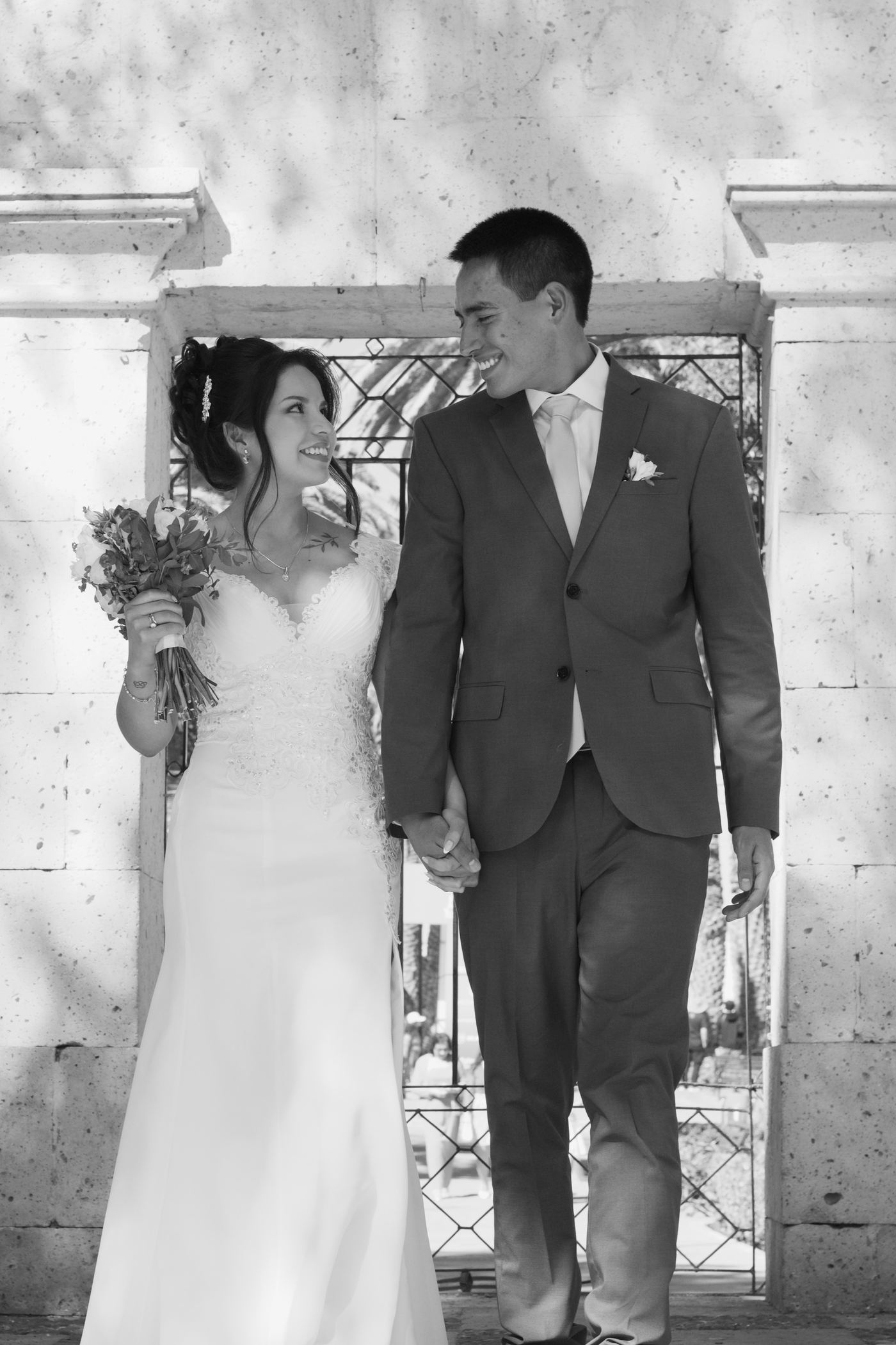 Sebastian y Andrea, fundadores de Black Llama, el día de su boda en Arequipa